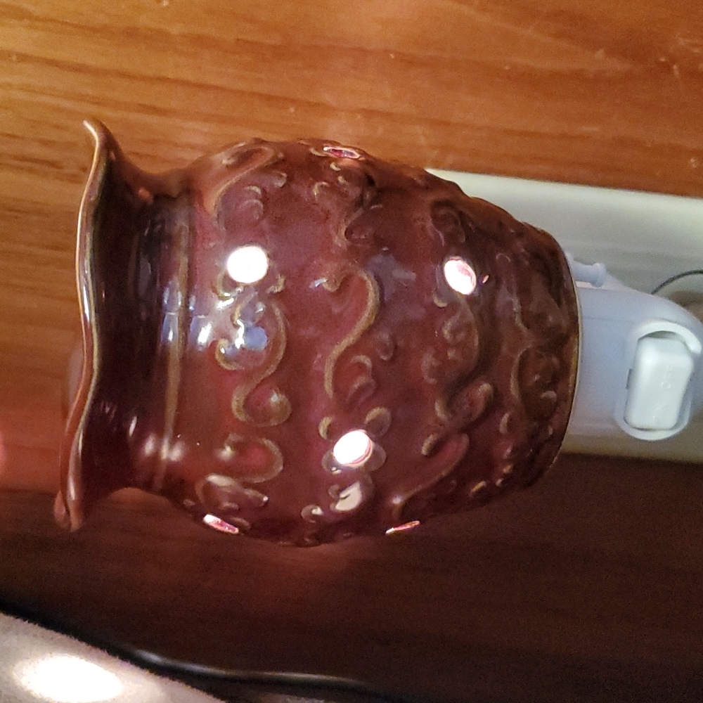Scentsy Plug In Warmer - Picture 2 of 4